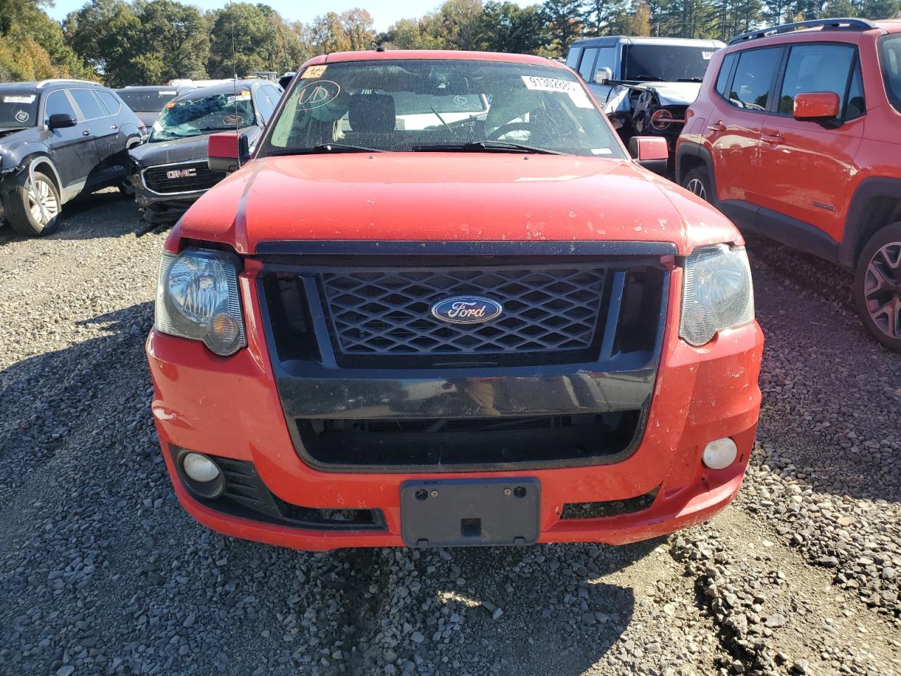 Ford Explorer Limited Image 3