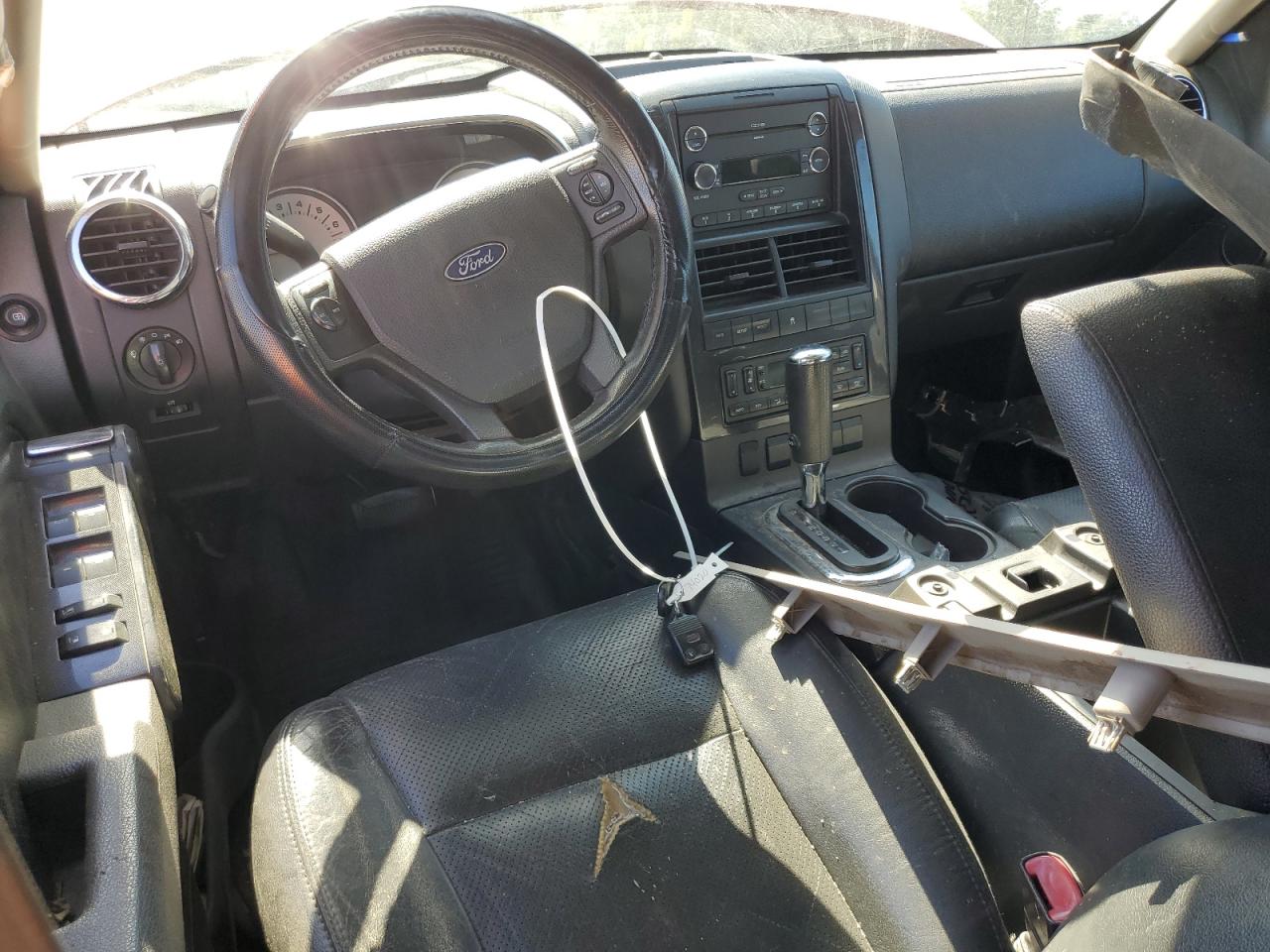 Ford Explorer Limited Image 5