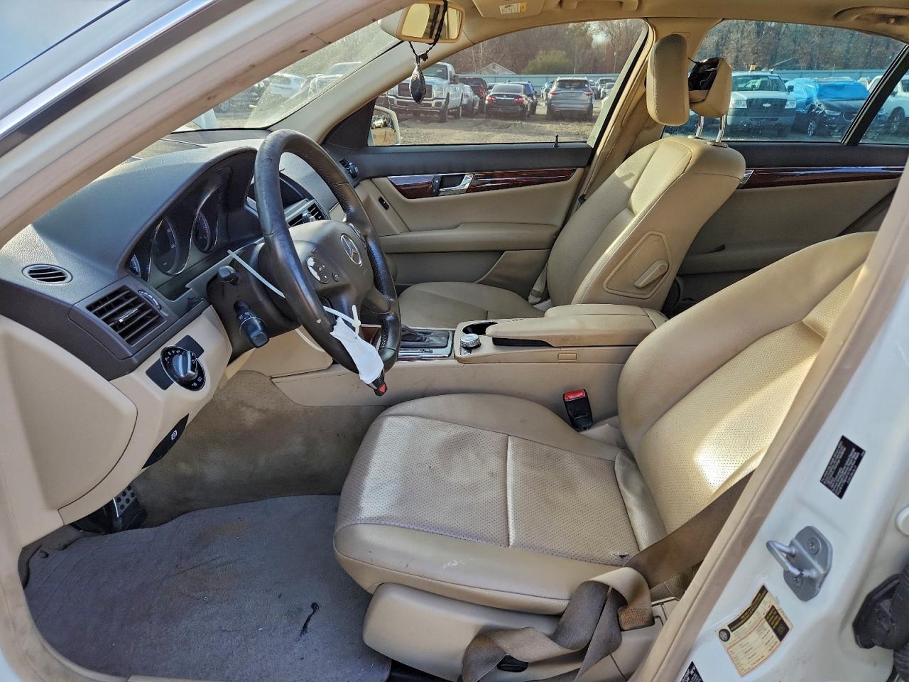 Mercedes-Benz C-Class 300 Image 10