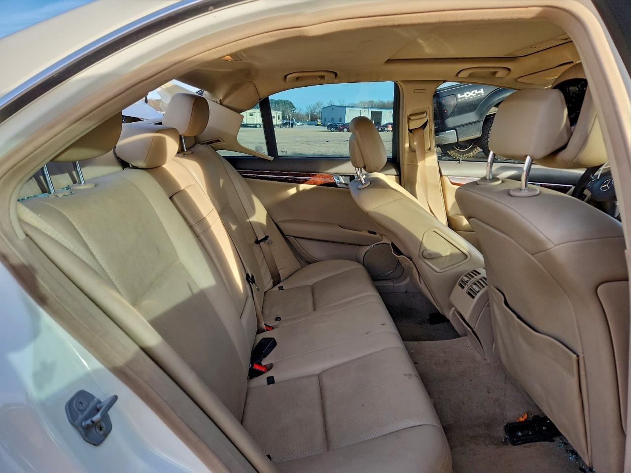 Mercedes-Benz C-Class 300 Image 6