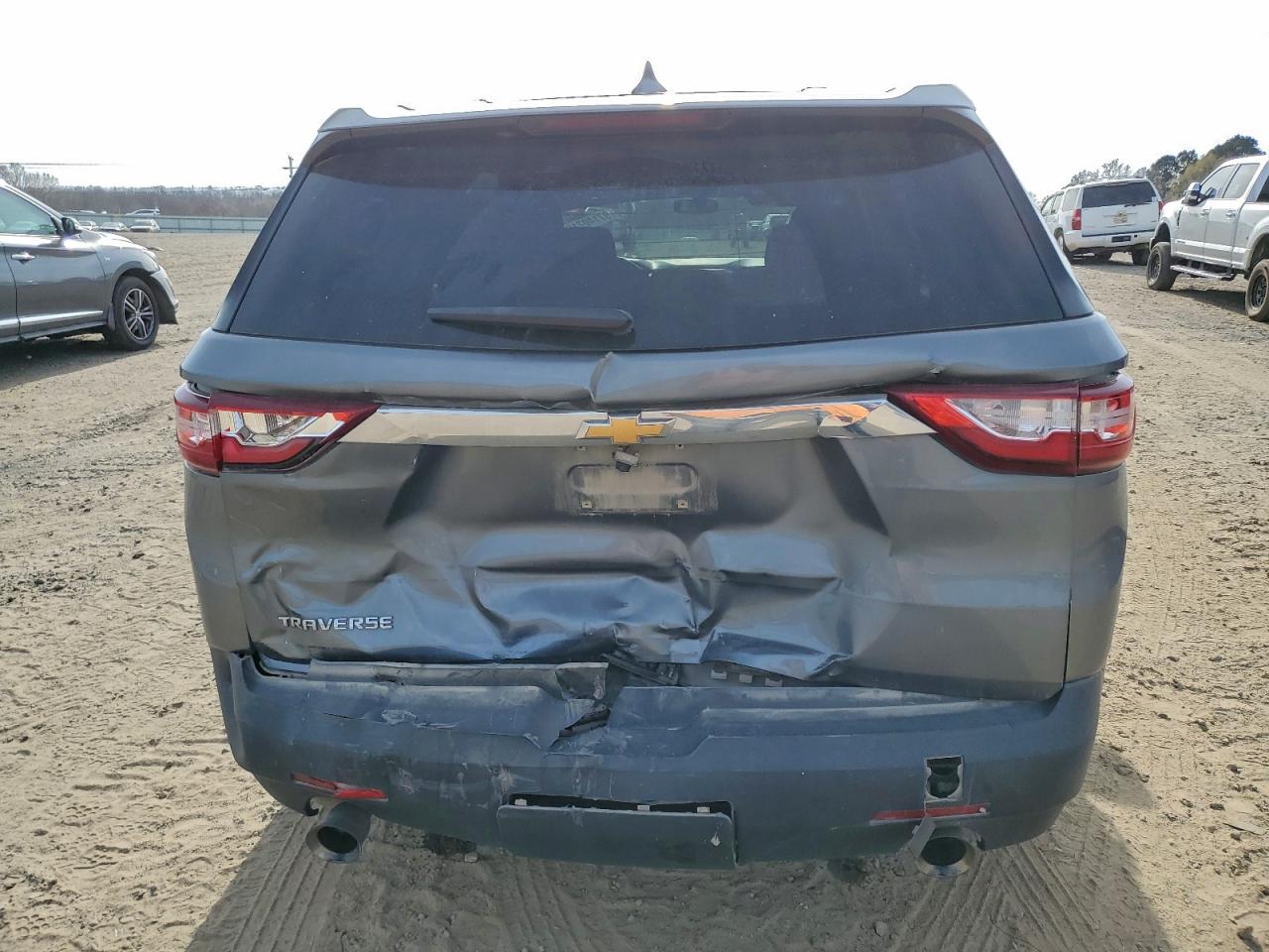 Chevrolet Traverse Ls Image 8