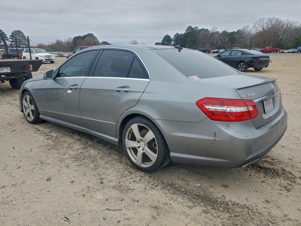 Mercedes-Benz E-Class 350 Image 2