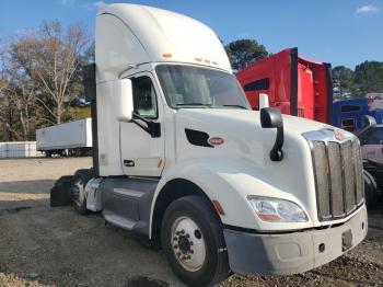  Salvage Peterbilt 579