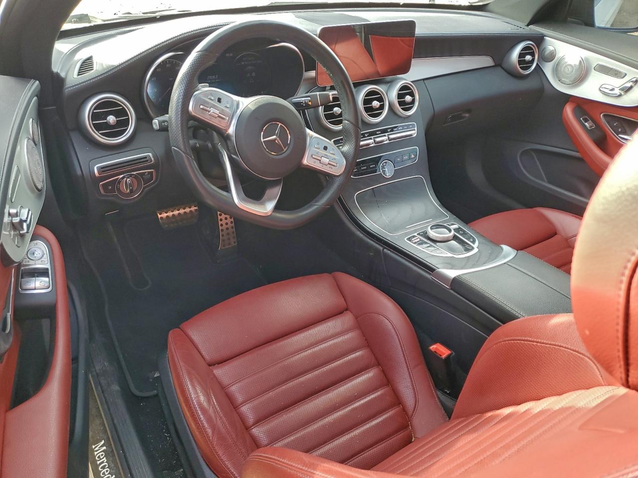 Mercedes-Benz C-Class 300 Image 12