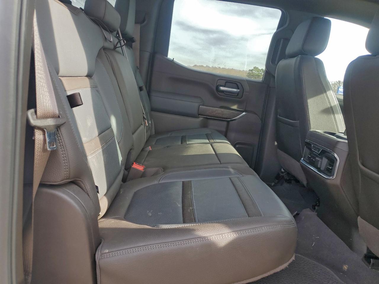 GMC Sierra K1500 Denali Image 11