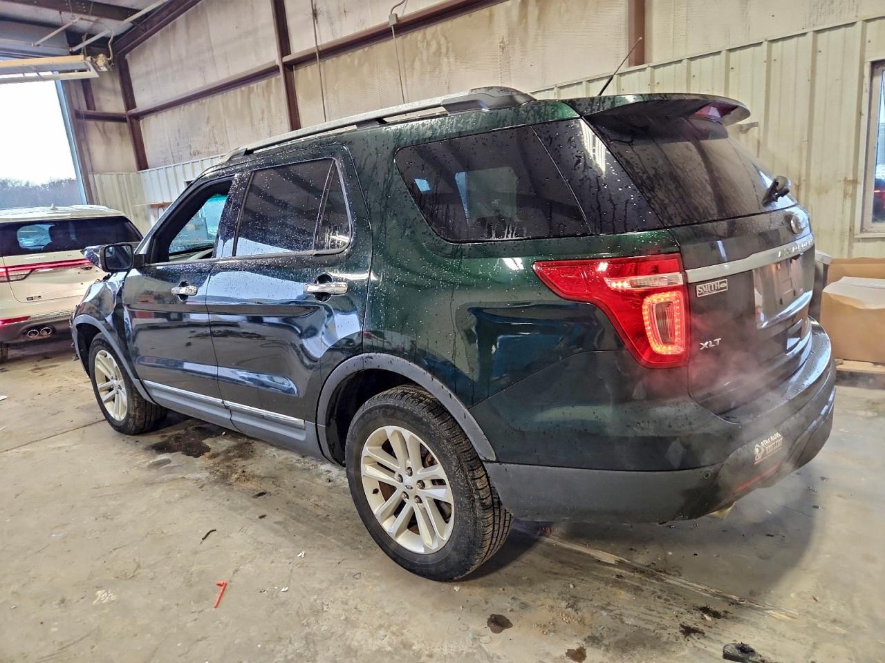 Ford Explorer Xlt Image 2