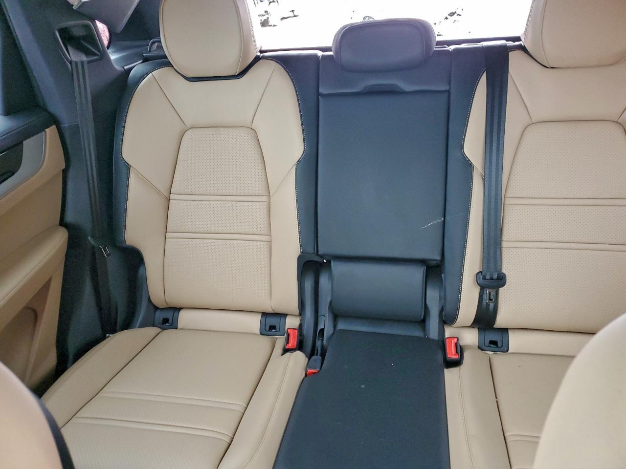 Porsche Cayenne Image 6