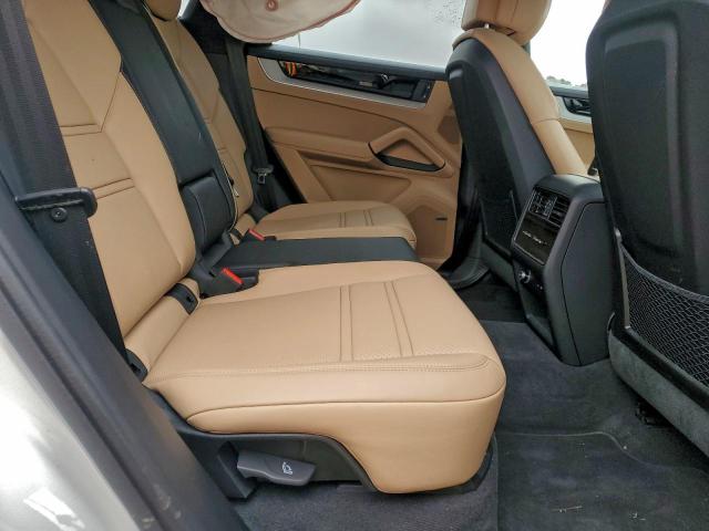 Porsche Cayenne Image 8