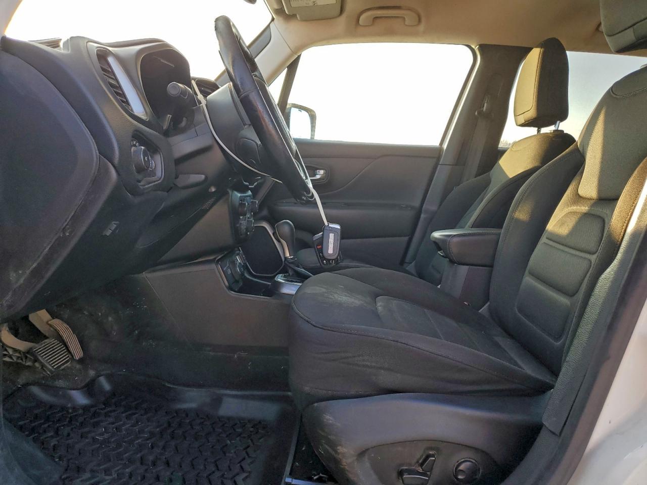 Jeep Renegade Latitude Image 4