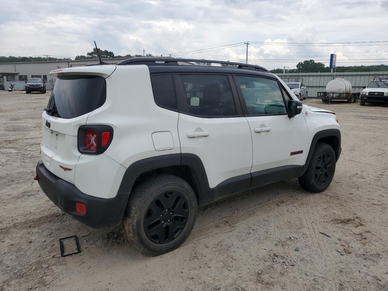 Jeep Renegade Trailhawk Image 9