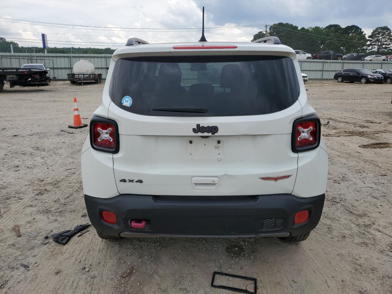 Jeep Renegade Trailhawk Image 2