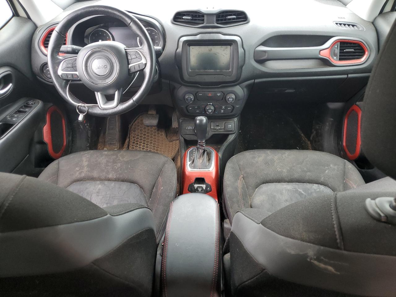 Jeep Renegade Trailhawk Image 4