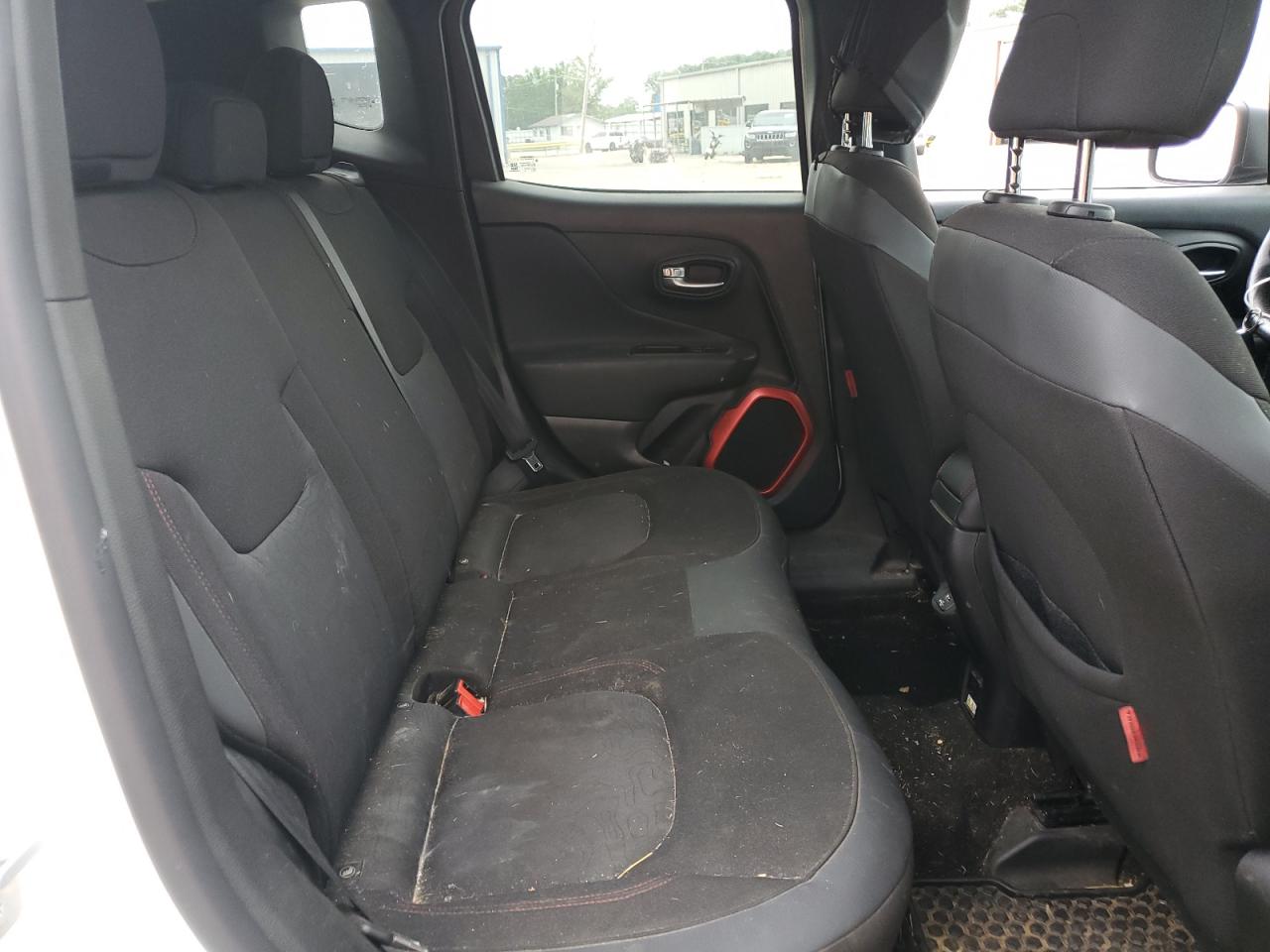 Jeep Renegade Trailhawk Image 3