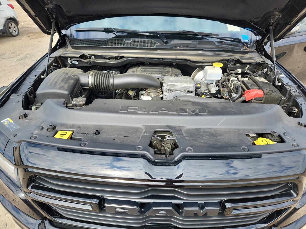 Ram 1500 Laramie Image 9