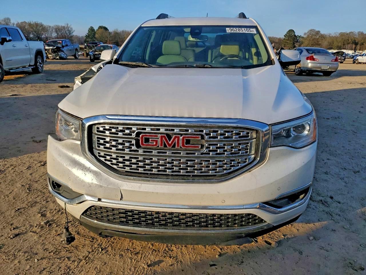 GMC Acadia Denali Image 4