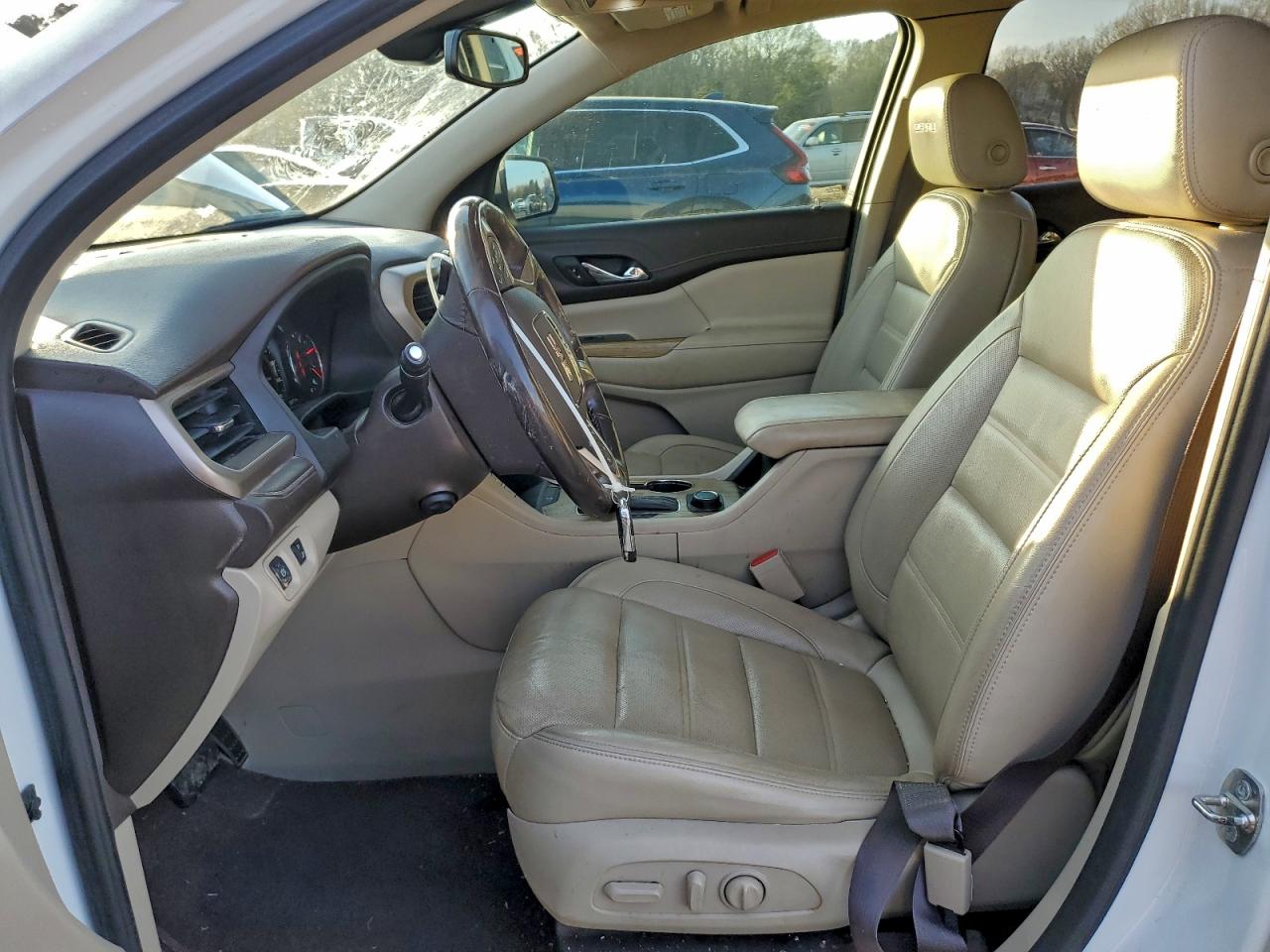 GMC Acadia Denali Image 9