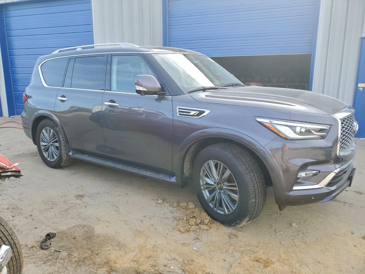 INFINITI Qx Luxe Image 2