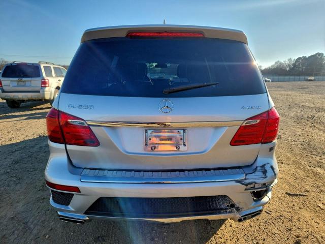 Mercedes-Benz G-Class 550 4matic Image 12