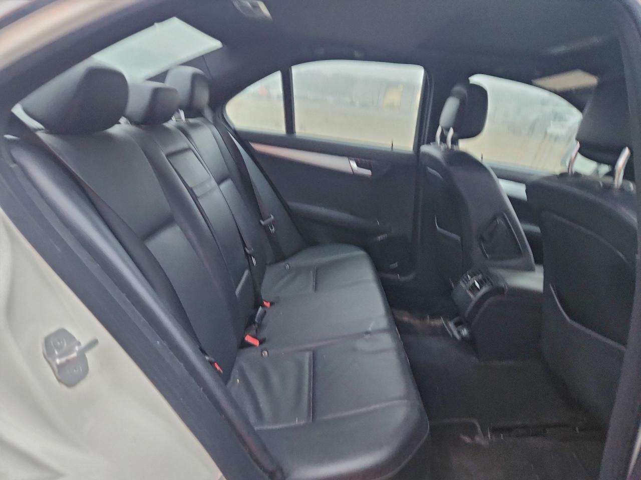 Mercedes-Benz C-Class 300 Image 6