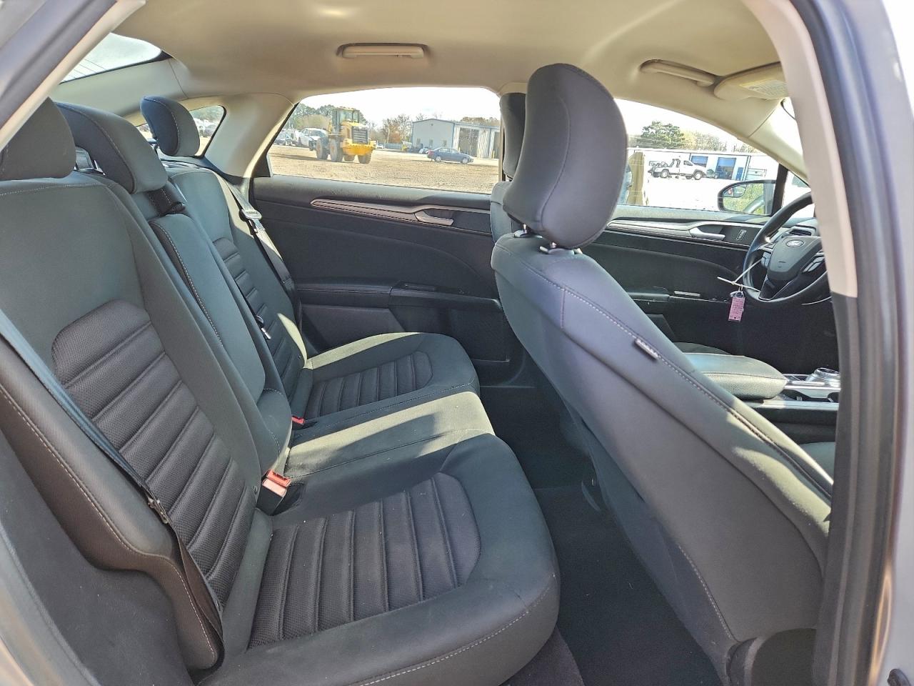 Ford Fusion Se Image 6