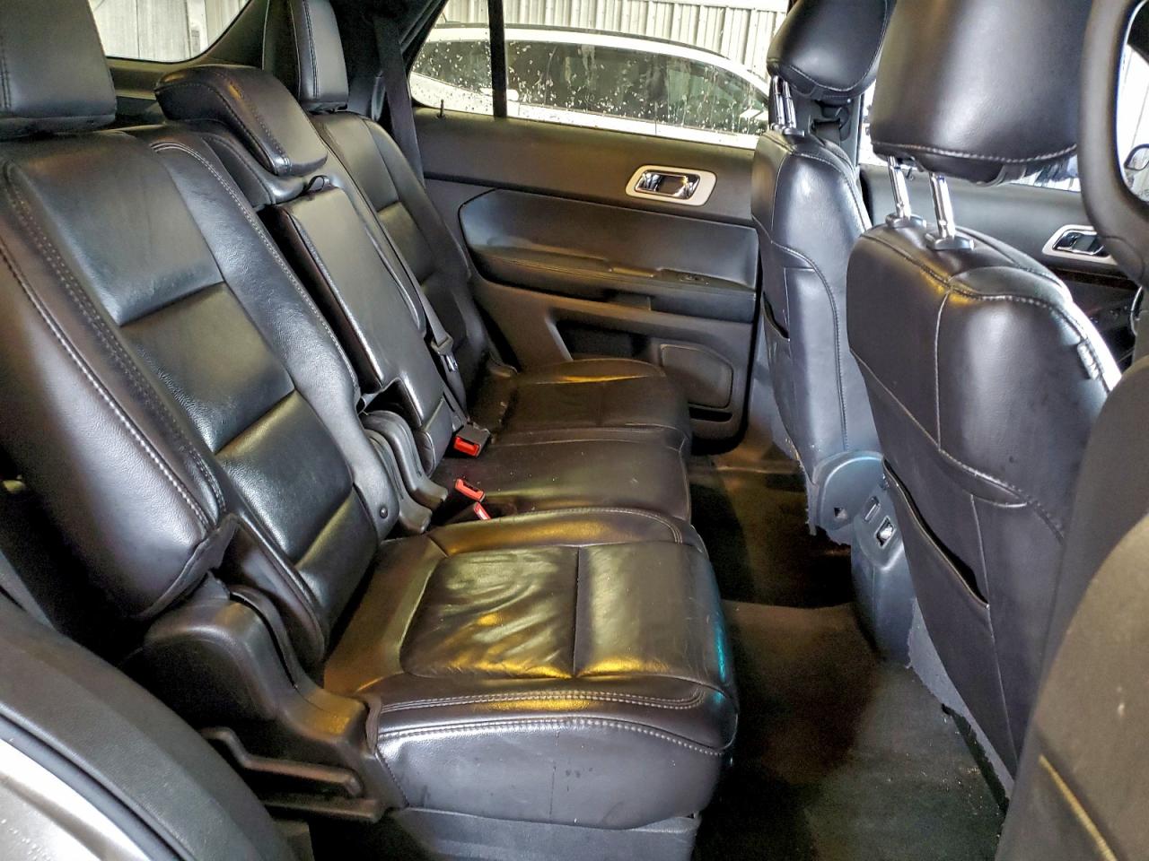 Ford Explorer Limited Image 9