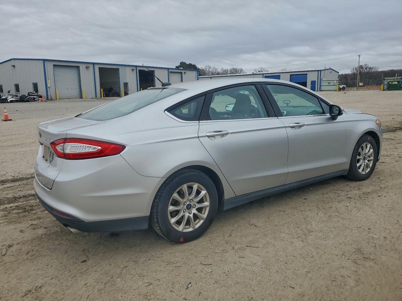 Ford Fusion S Image 2