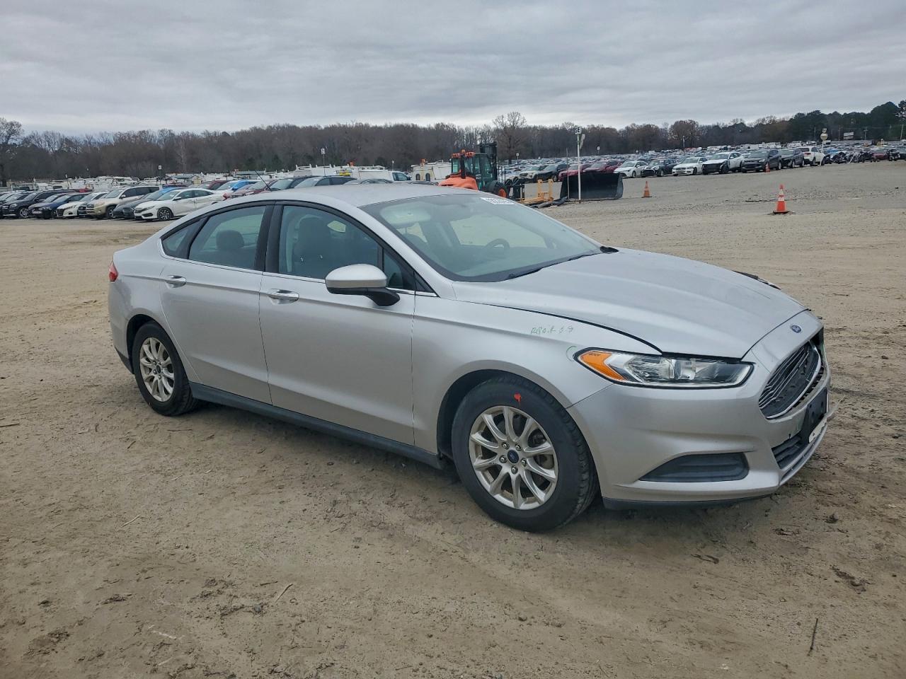 Ford Fusion S Image 4