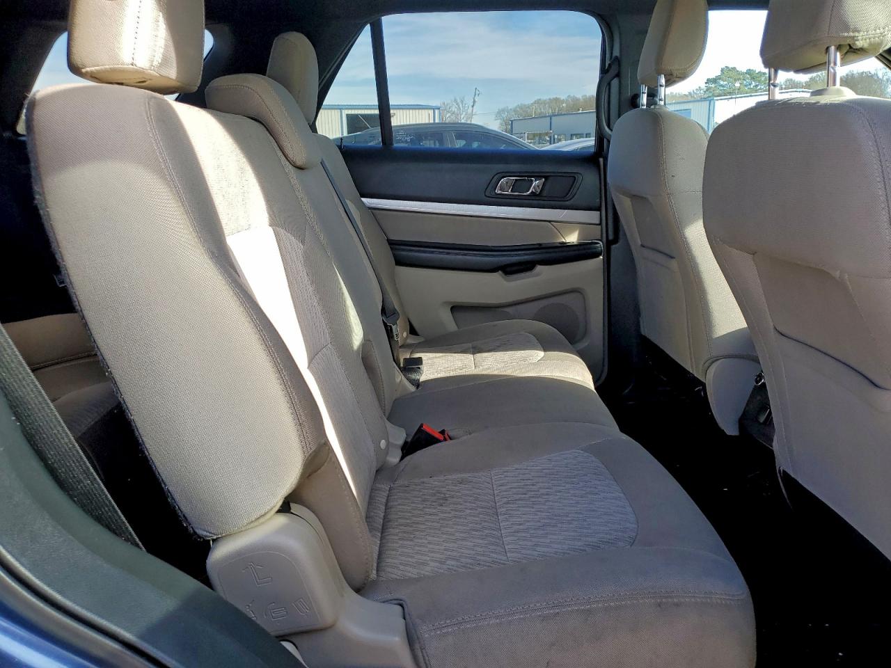 Ford Explorer Image 9