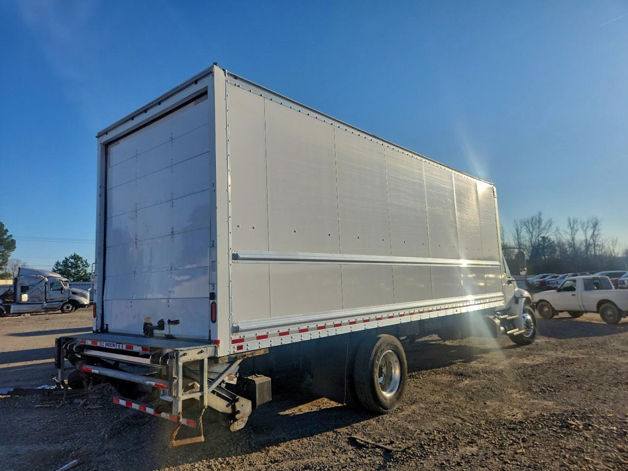 International 4300 4300 Image 2