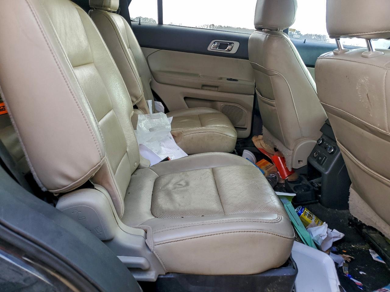 Ford Explorer Limited Image 13