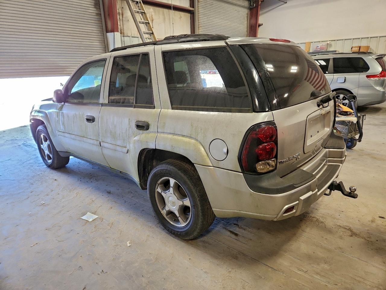 Chevrolet Trailblazer Ls Image 2