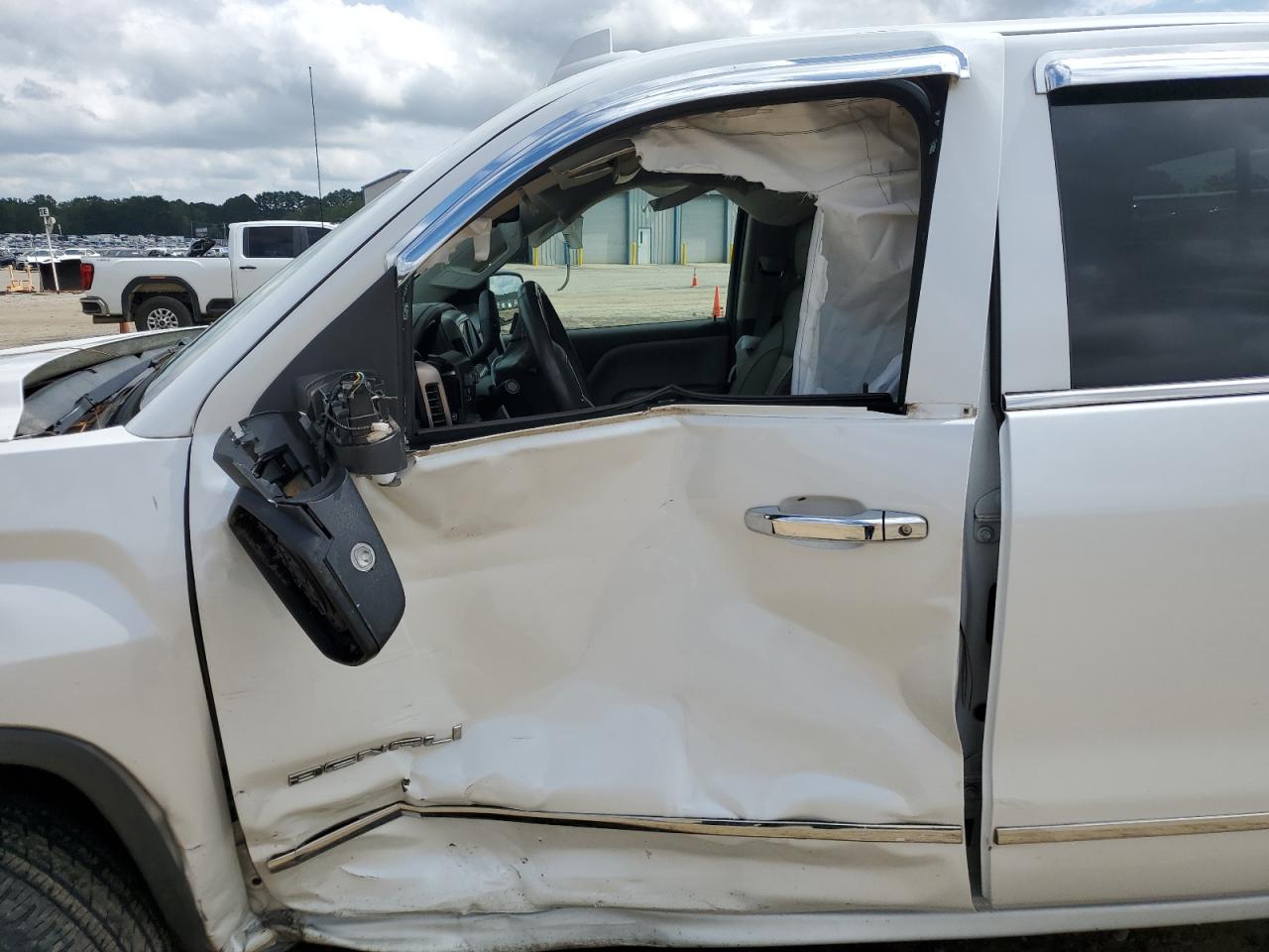 GMC Sierra K1500 Denali Image 6