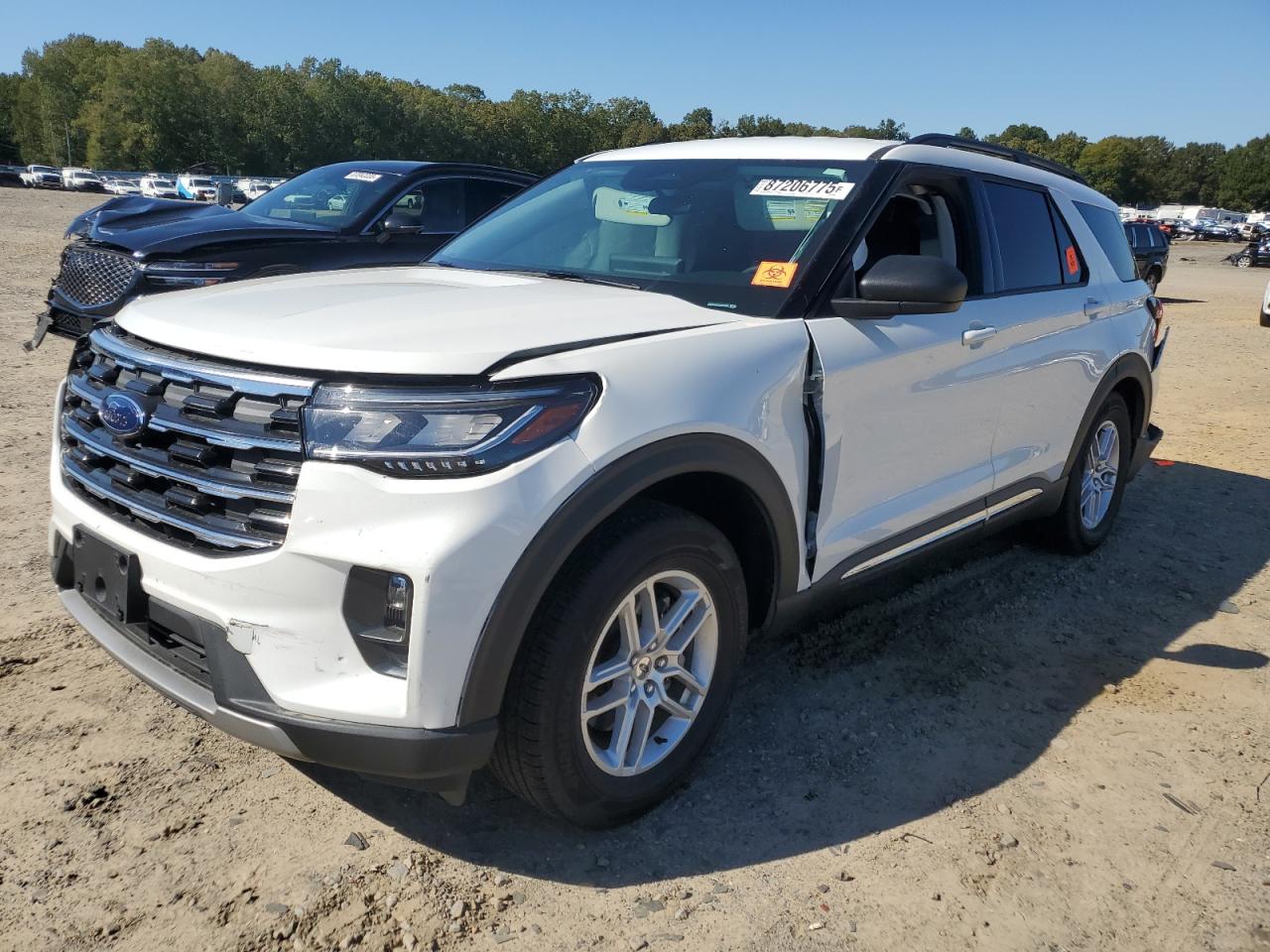 Ford Explorer Active Image 1