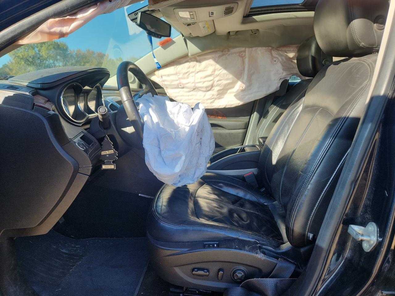 Buick LaCrosse Premium Image 2