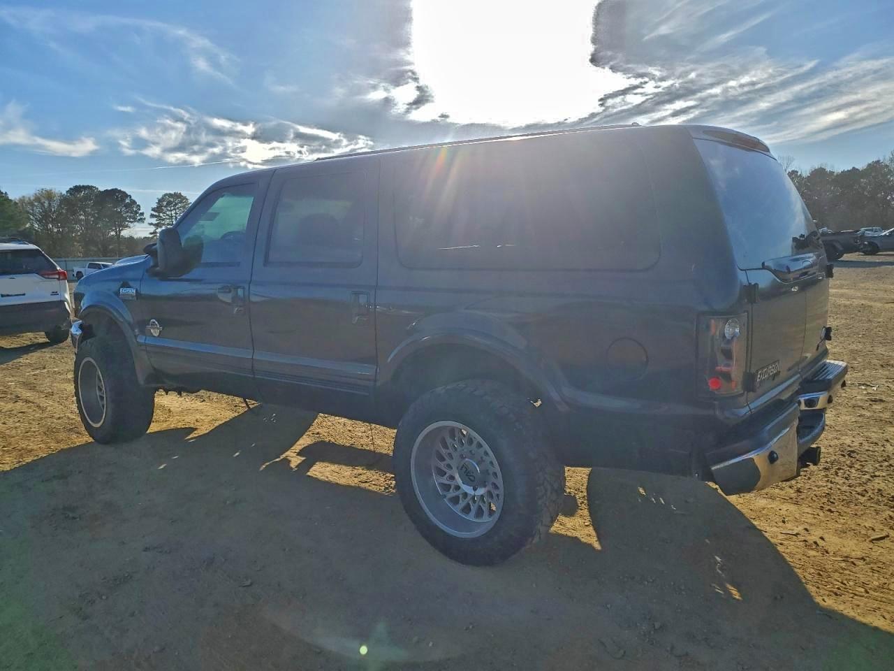 Ford Excursion Limited Image 2