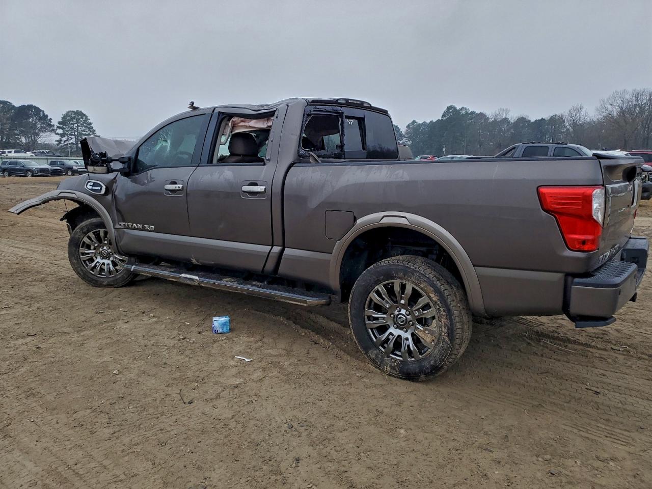 Nissan Titan Sl Image 6