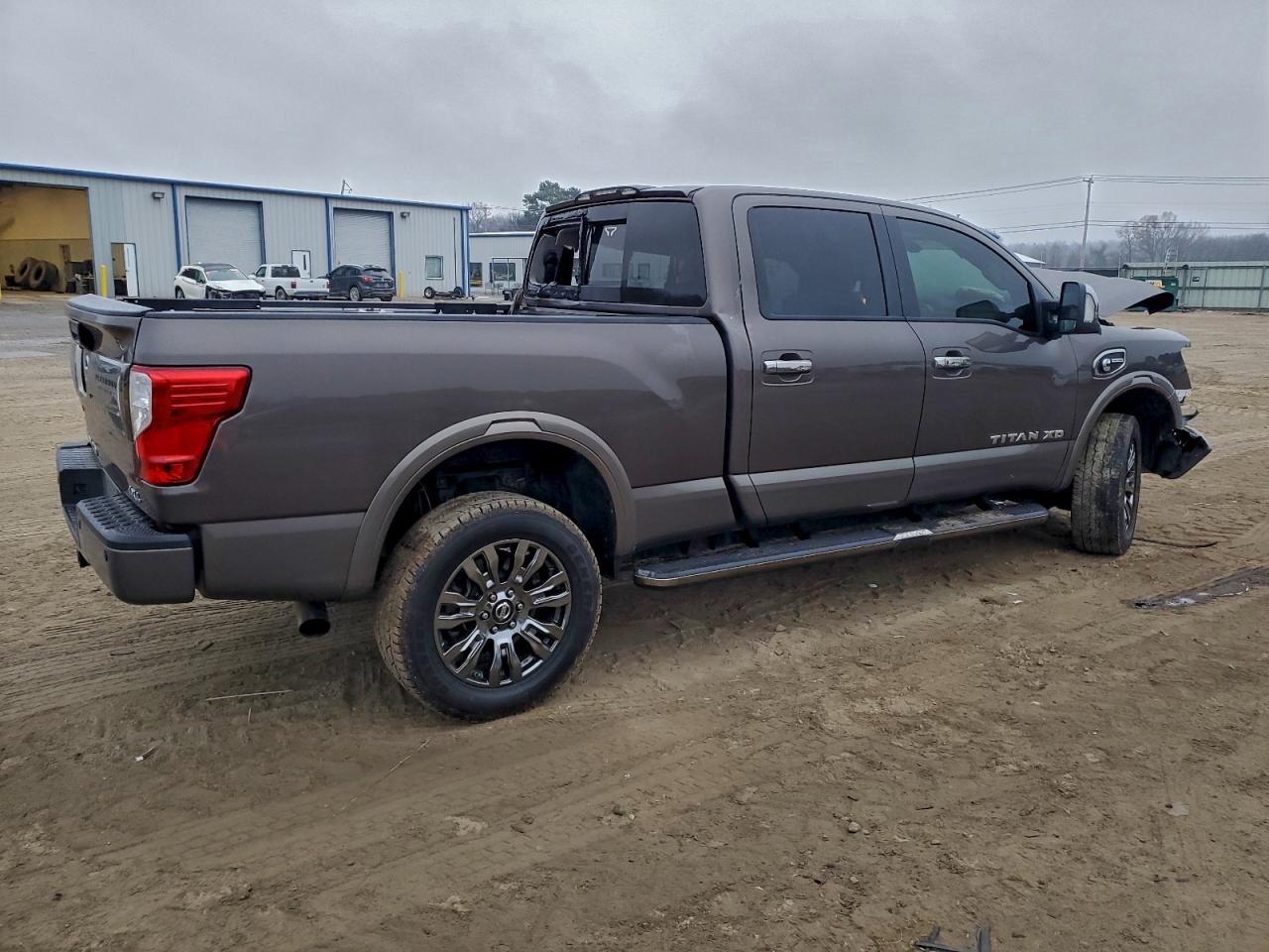 Nissan Titan Sl Image 4