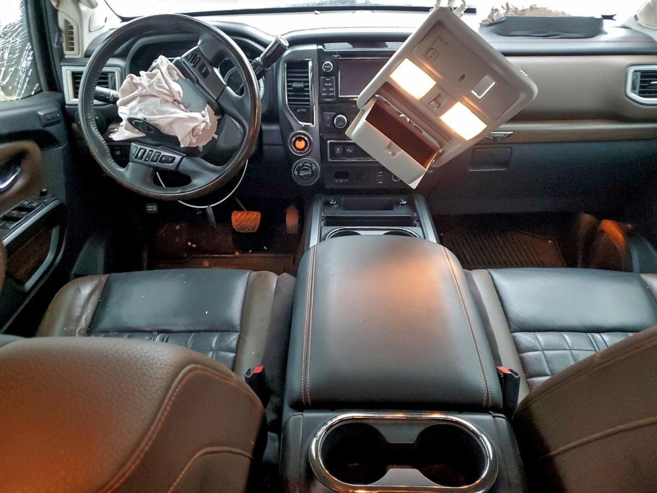 Nissan Titan Sl Image 5