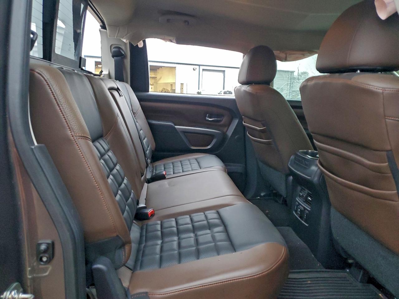 Nissan Titan Sl Image 8