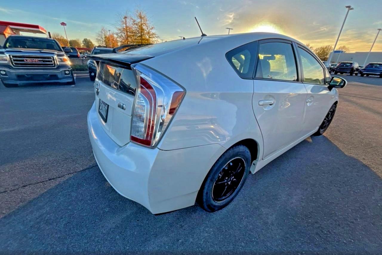 Toyota Prius Image 9