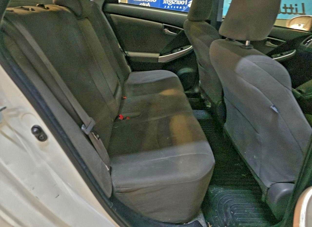 Toyota Prius Image 10