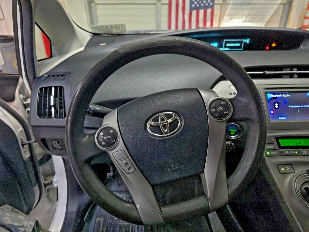 Toyota Prius Image 8