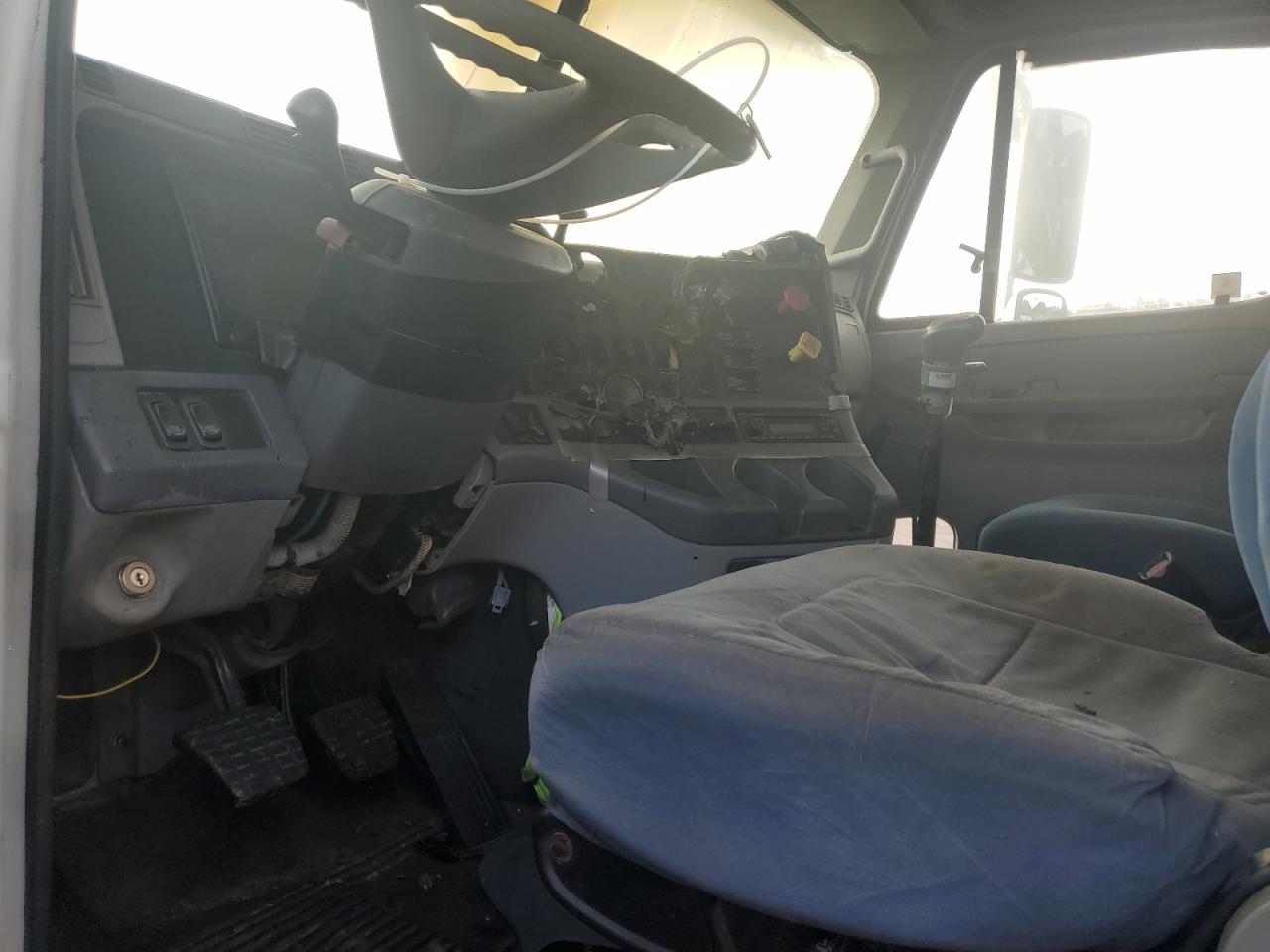 Freightliner Columbia 1 Columbia Image 5