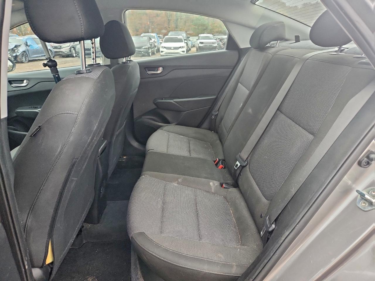 Hyundai ACCENT Se Image 11