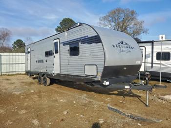  Salvage East To West Trailer