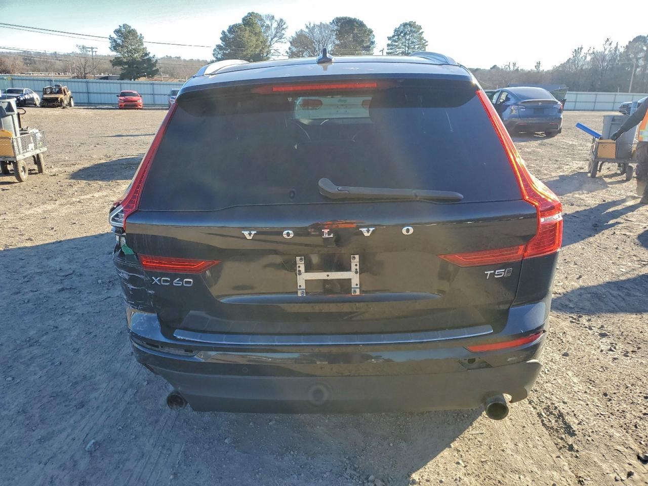 Volvo XC60 T5 Momentum Image 12