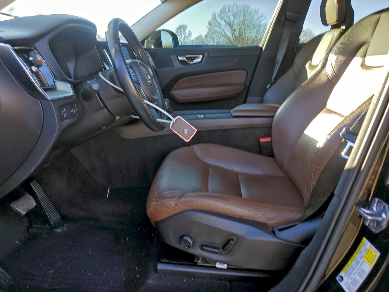 Volvo XC60 T5 Momentum Image 13