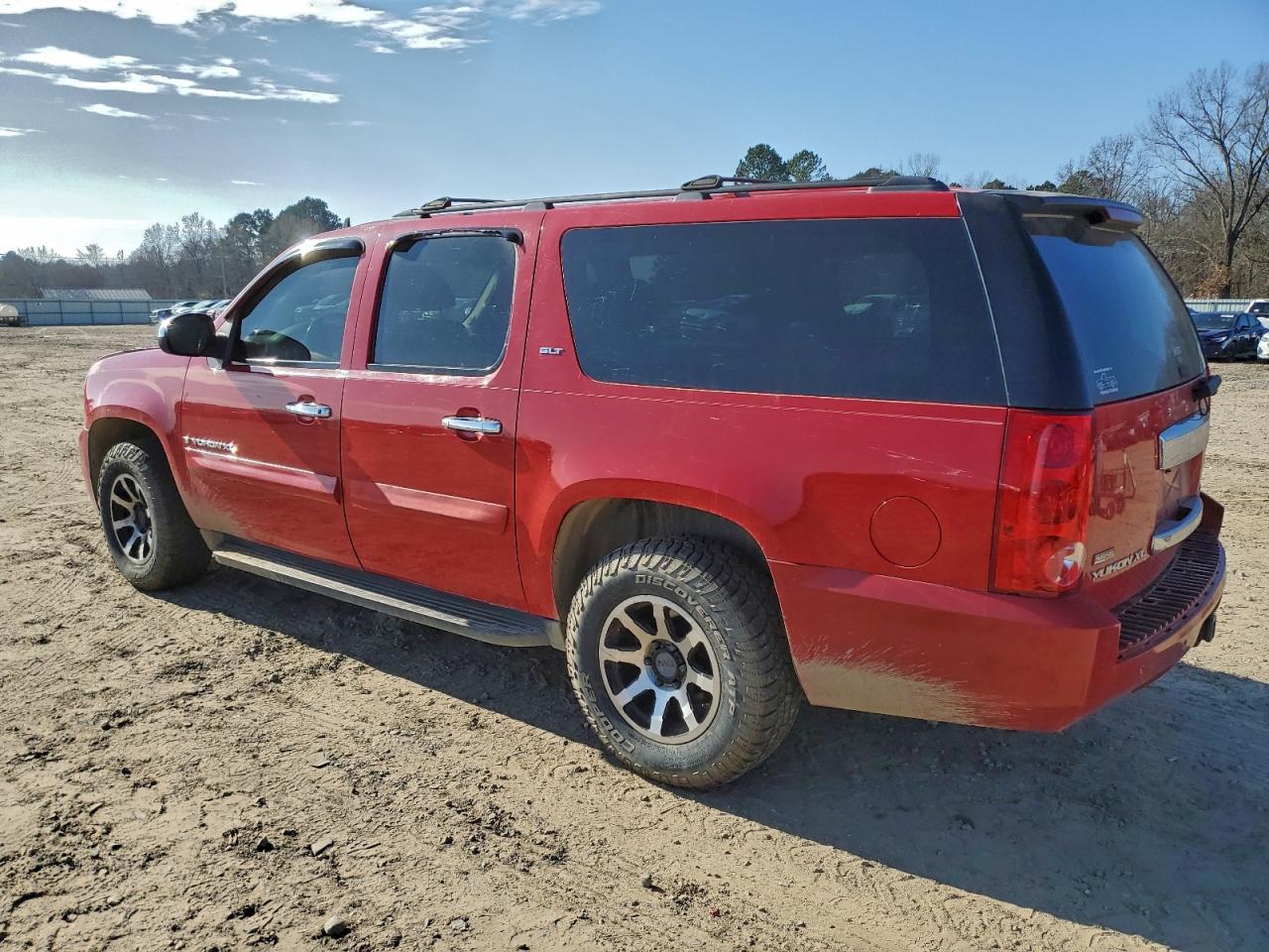 GMC Yukon K1500 Image 2