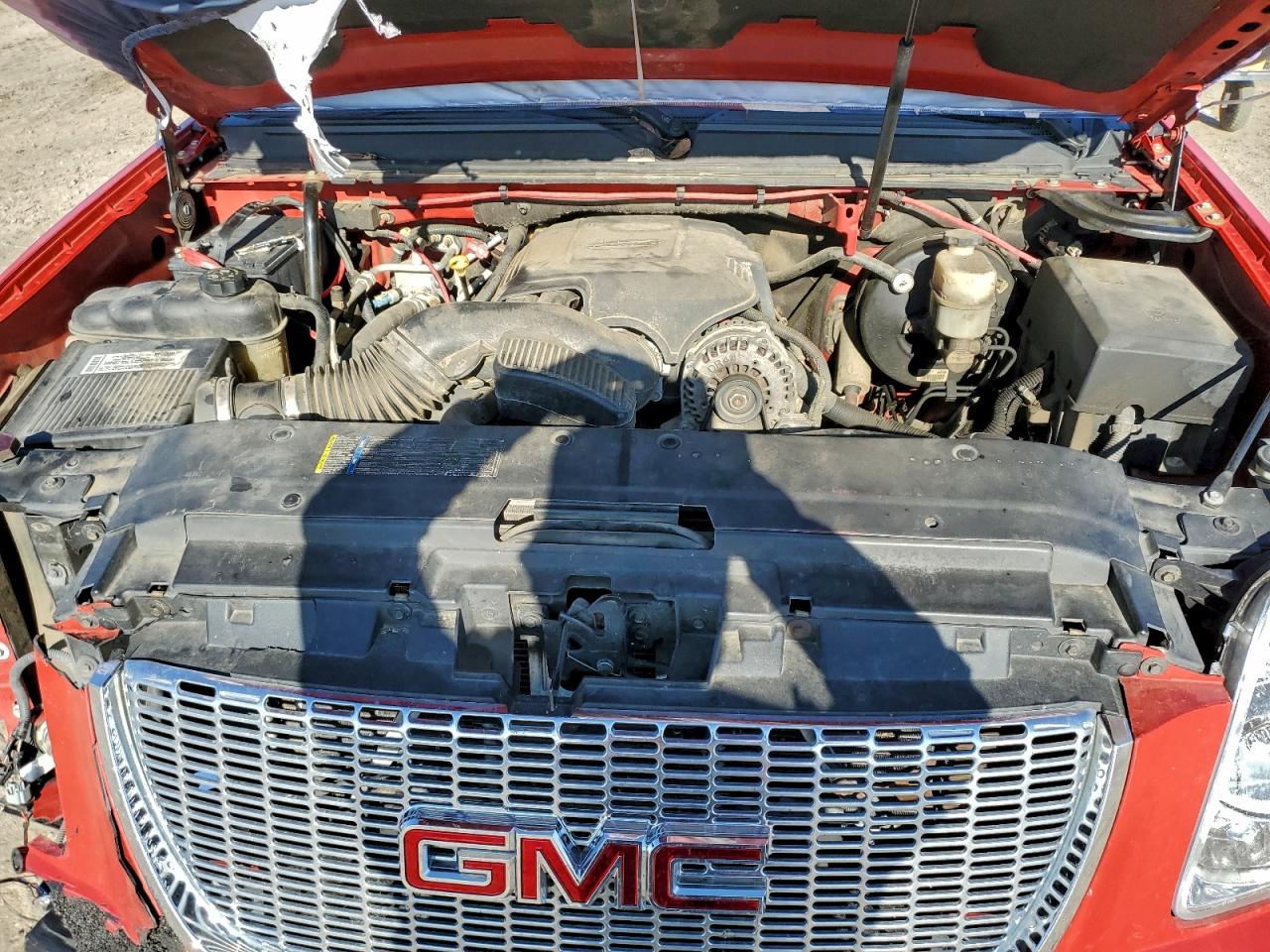 GMC Yukon K1500 Image 12