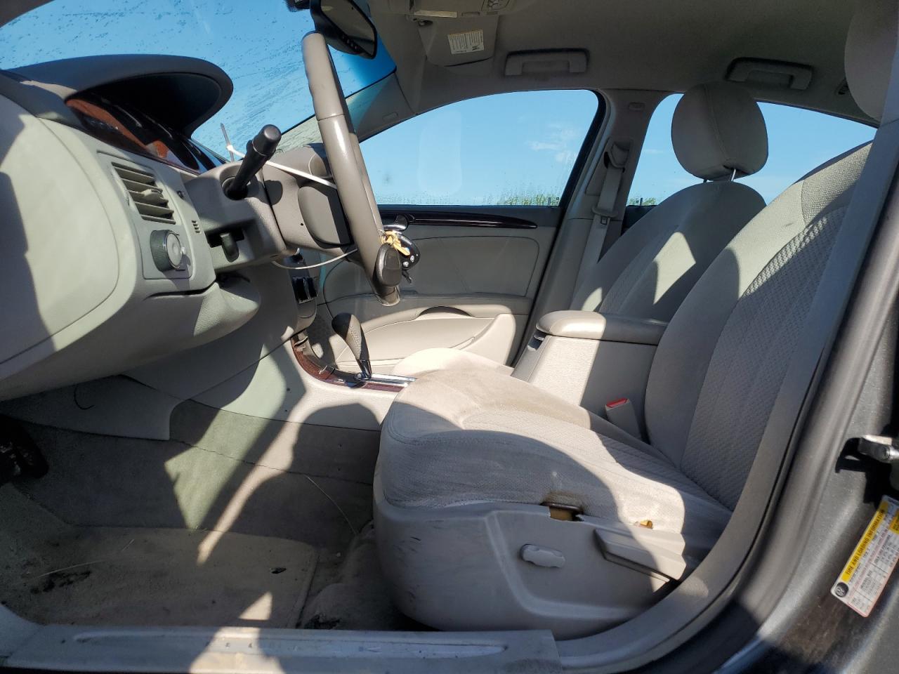 Buick Lucerne Cx Image 2